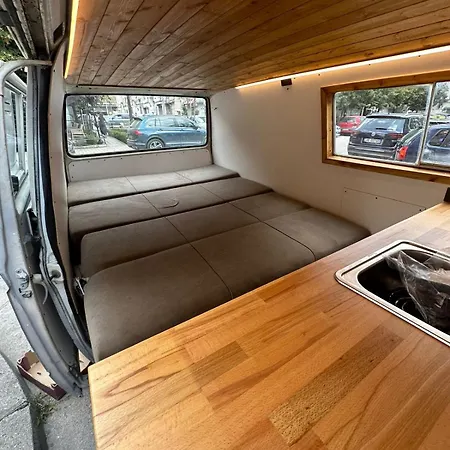 Rent Van Oliver